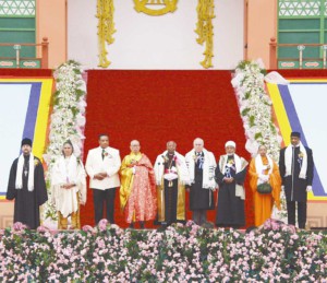 Religiøse ledere på massevielse i Seoul 13. feb. 2000